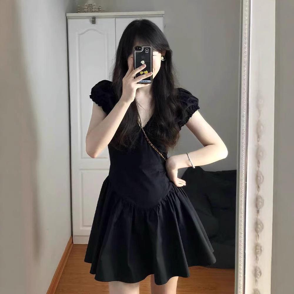 French Hepburn style black dress women's summer waist, sweet and spicy skirt, small man looking thin, small black dress short skirt
