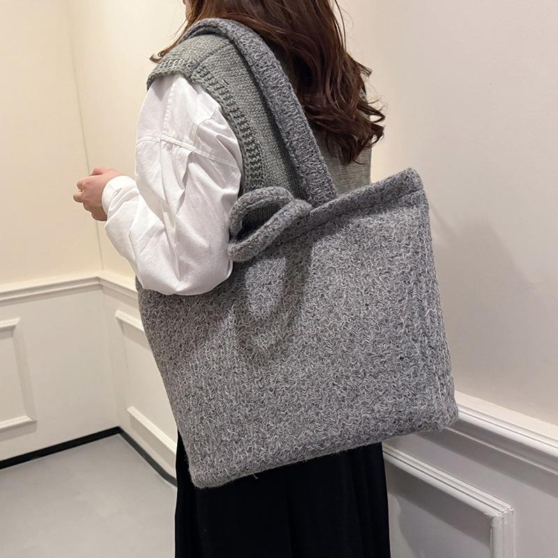 Lazy wind tote bag women 2025 new autumn and winter woolen large-capacity commuting shoulder bag underarm bag women 341431 серый 3170₽