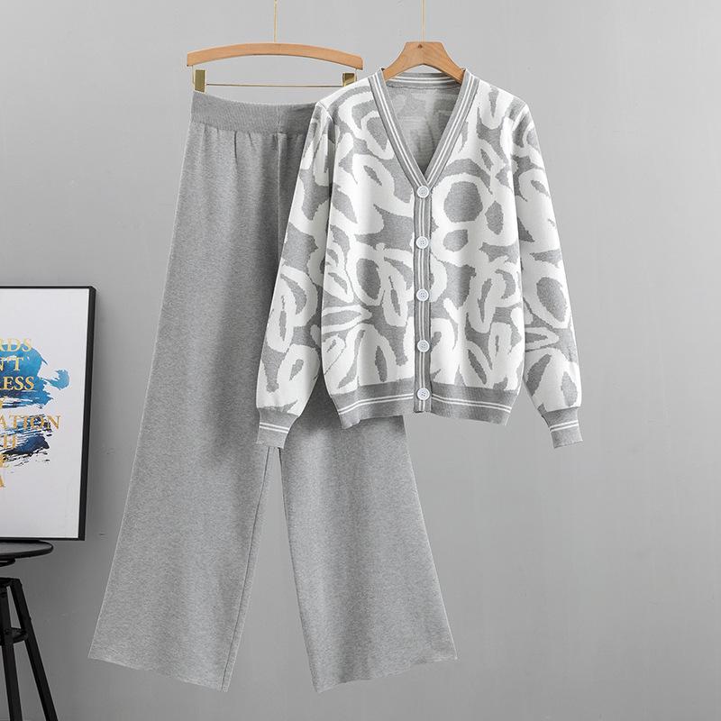 

Leopard Print Knit Cardigan & Wide Leg Pants Set for Women - Spring/Autumn Sweater Two-Piece Set One Size серый