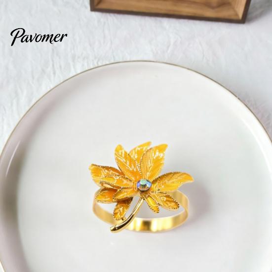 Metal Napkin Ring 5Pcs Rings, Maple Leaf Design Holders, Waterproof Anti-Oxidation Decorative Rings for Wedding Banquets And Restaurants Reusable