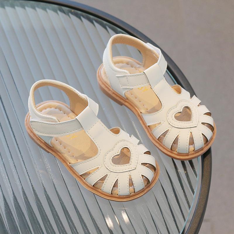2024 Summer  New Heart-shaped Hollowed-out Toes Wrapped Breathable Sandals for Girls Versatile Flat Casual Fashion Kids Shoes