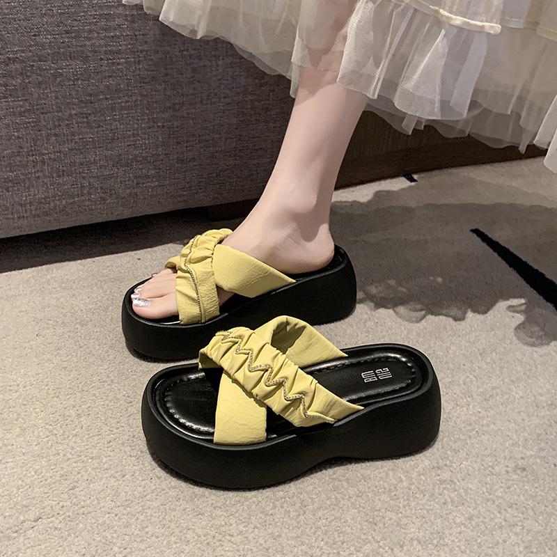 Fairy Wind Thick-soled Cool Slippers Female 2025 Summer New Round Head Thick-soled Comfortable and Versatile Women's One-character Slippers