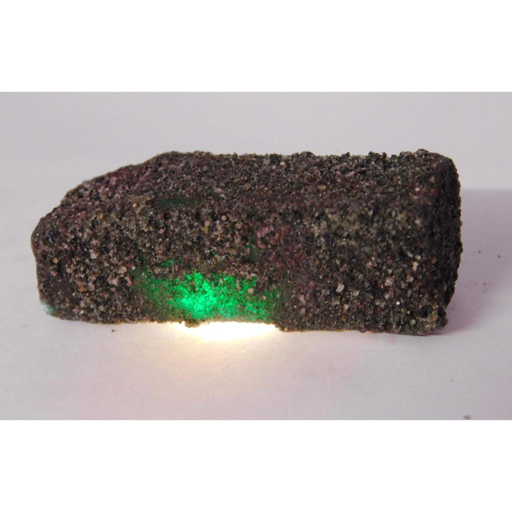 Natural Green Emerald Loose Gemstone 135.32 ct Colombian Rough Uncut for Gemstone Collections