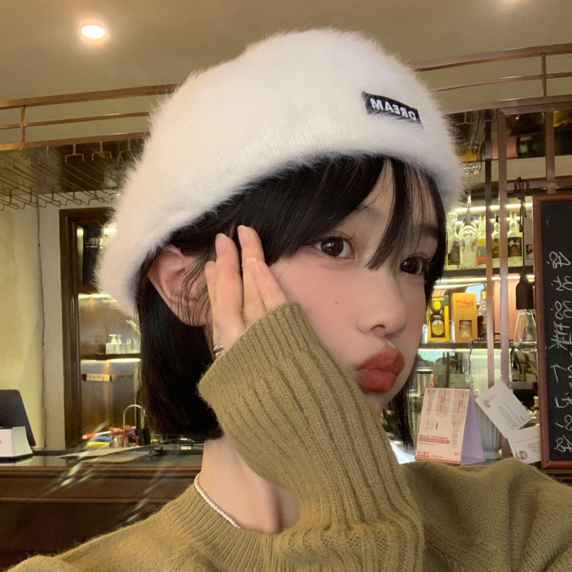 

Women s Autumn and Winter Versatile Plush Beret with Big Head and Small White Hat Showing Off Their Face M（56-58cm）