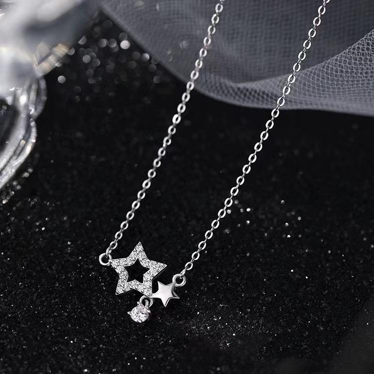 Star Necklace Women'S Niche Pentagram Pendant Hollow Design Clavicle Chain Simple Temperament Popular Jewelry Premium