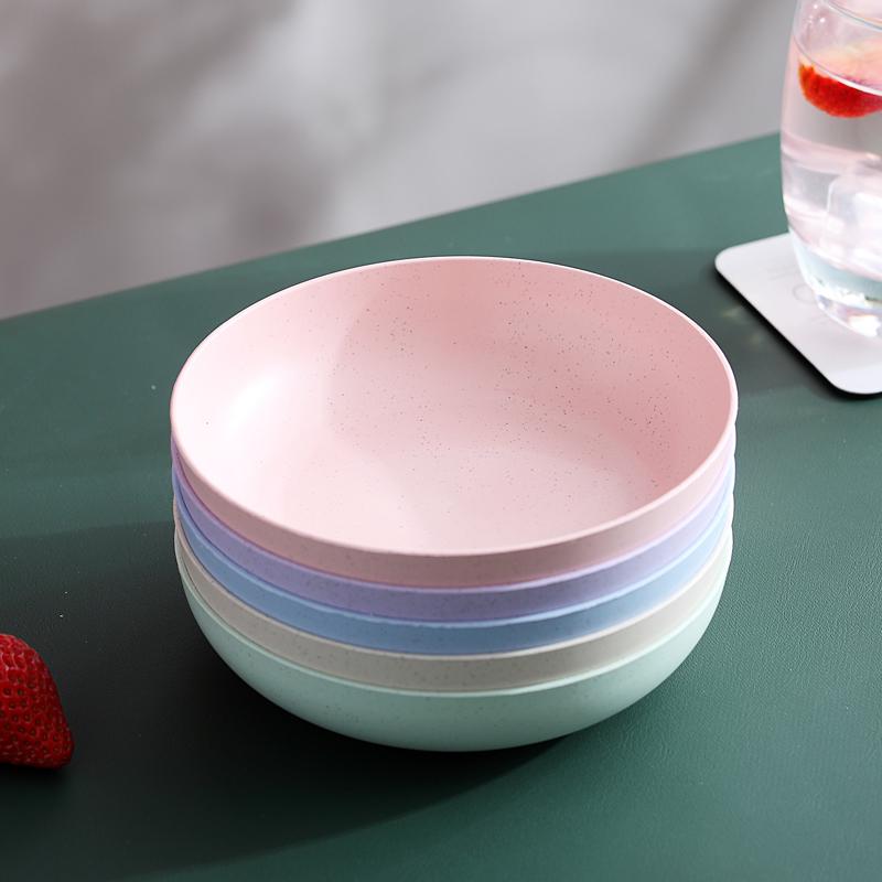 Sada biologicky odbouratelných plastových jídelních talířů odolných vůči vysokým teplotám