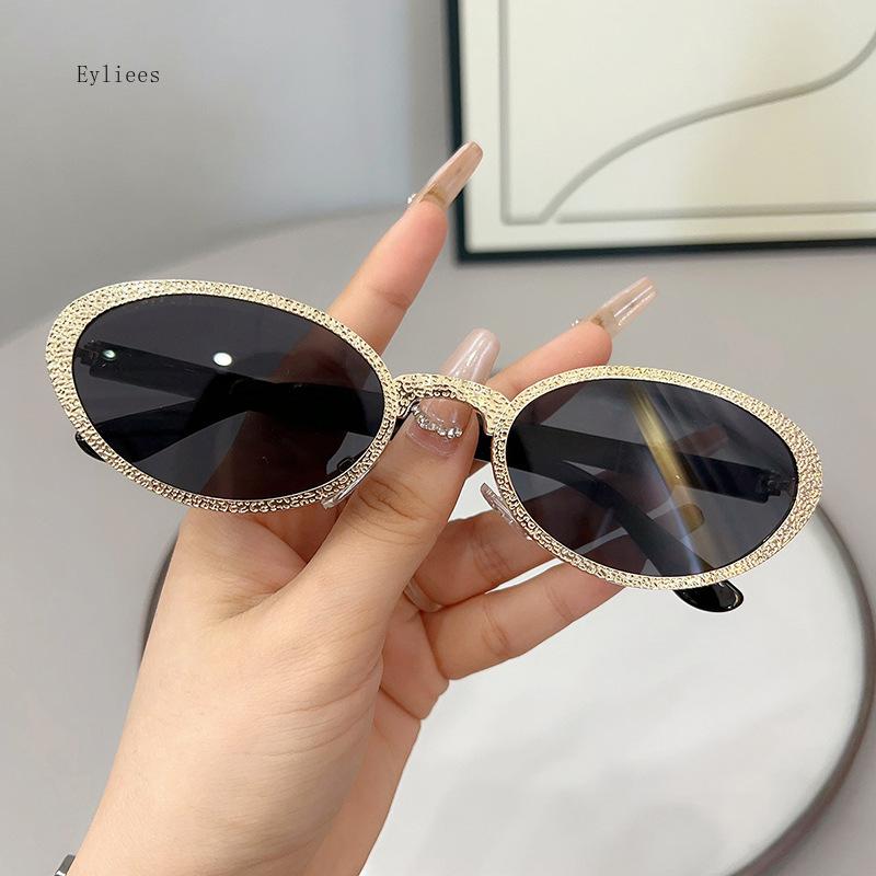 New Retro Oval Sunglasses for Ladies Fashion Small Metal Frame Sunglasses Women Classic  Shades Trends Summer Unique