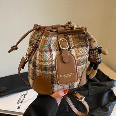 Premium Texture Versatile Messenger Bucket Shoulder Small Bag Women's Trendy Fashion Commuter Retro Messenger Bag