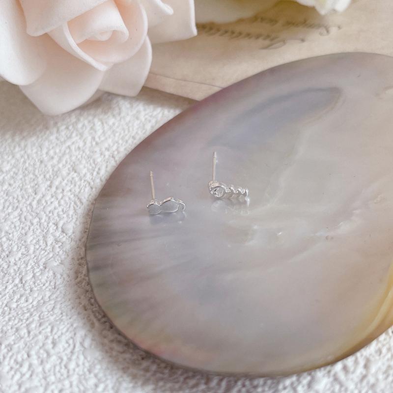 Silver Plated Simplicity Women Earring Hypoallergenic Small Love Heart Sweet Teen Ear Piercing Stud Earrings Jewelry Presen