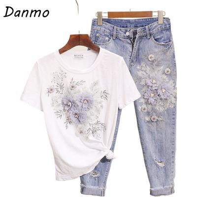 Danmo Iki Parçalı Set Kadın 2 Adet Yaz Nakış 3D Çiçek Kısa Kollu Tişört + Ağır Iş Jean Yırtık Delik Kot Pantolon Takım Elbise