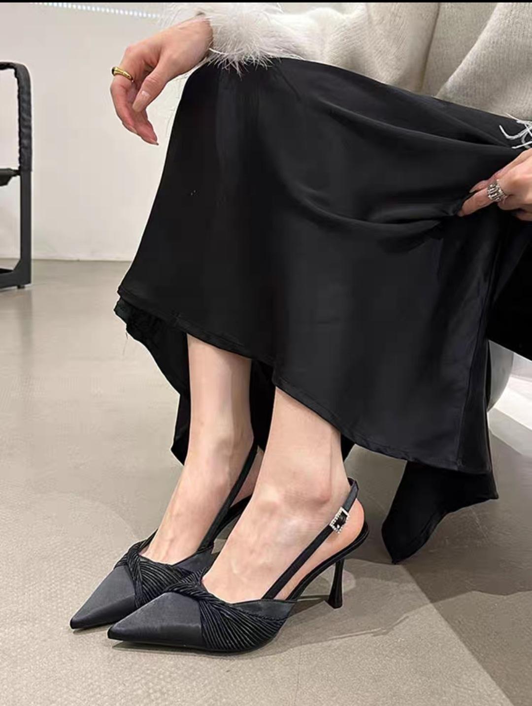 

Остроносые босоножки на высоком каблуке женские лето 2025 новые на тонком каблуке с сумкой на носке с мелким вырезом пустые одинарные туфли темперамент женская обувь 39 чёрный