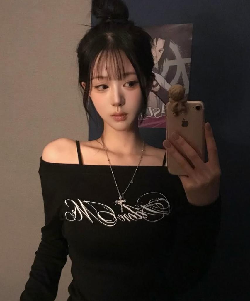 Ijeulum Adore Me Two-Way Boat Neck Long Sleeve (Black)