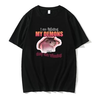 Zabawne, że walczę z moimi demonami, a one wygrywają t-shirty śliczna mysz kawaii Meme graficzna koszulka unisex kobiety luźna koszulka na co dzień