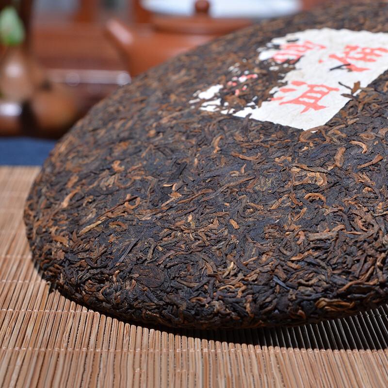 Natural 357g Menghai Ripe Pu'er Tea Cake Yunnan Health Brewing