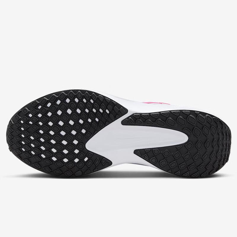 Nike Women's Quest 6 Running Shoes