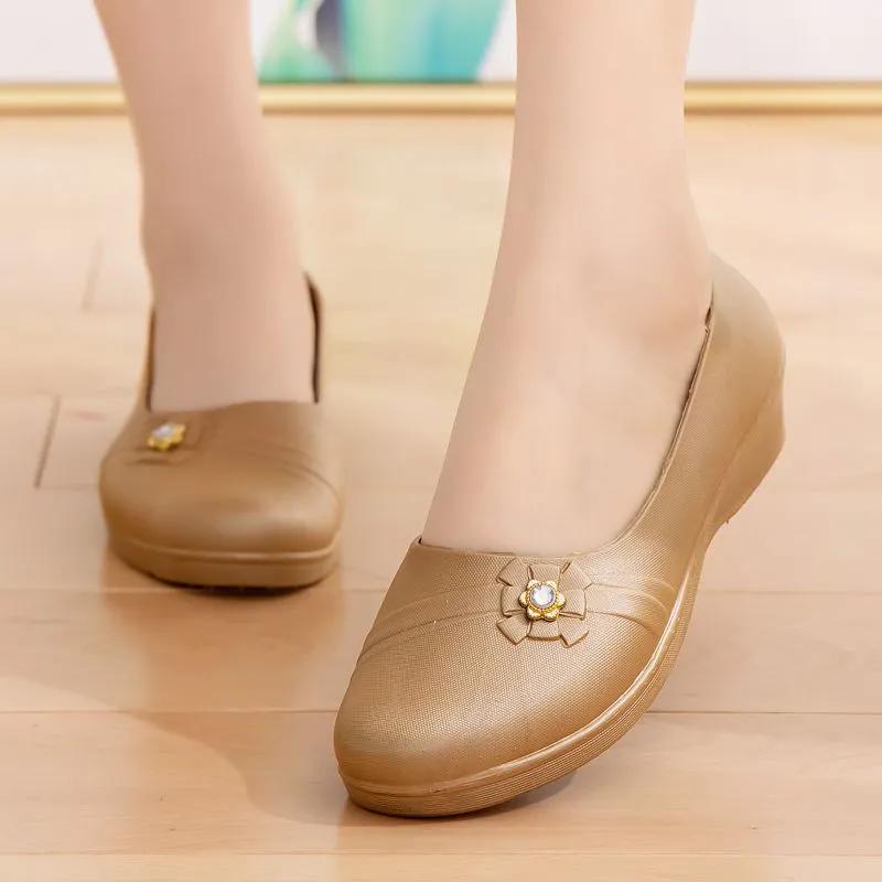 WTEMPO Women's Kitchen Waterproof Anti Slip Four Seasons Work Shoes Shallow Mouth PVC Shoes Casual Flat Heel Soft Thick Sole Shoes