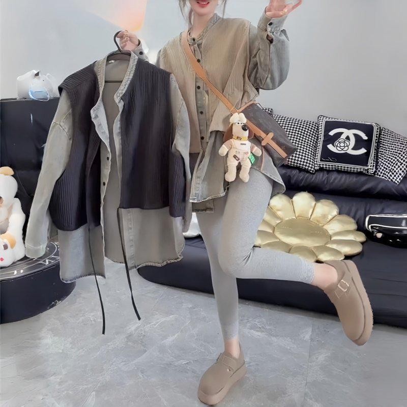 

Корейская средне-длинная джинсовая рубашка с эффектом двух предметов и пэчворк-дизайном, модная длиннорукавная рубашка на пуговицах для ранней осени 2026 года. XL (120-140 Jin)