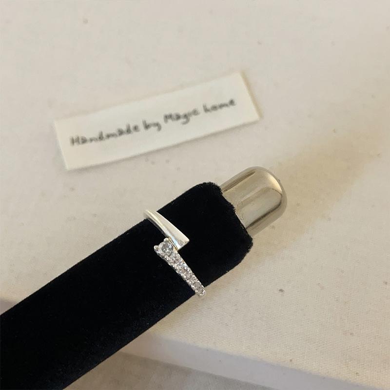 Inel de aur strălucitor cu pietre pentru femei, inel geometric eșalonat cu zirconiu de cupru, inel de desenare a sârmei metalice de culoare aurie, accesorii de bijuterii zilnice