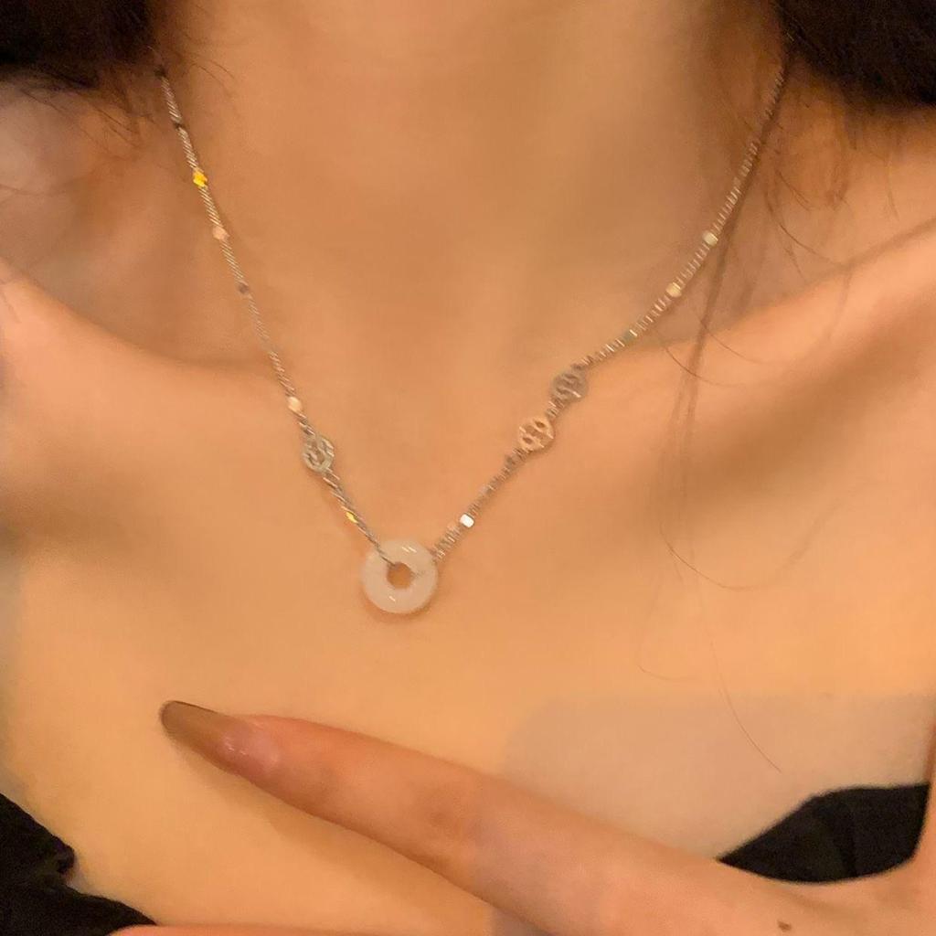 Elegant Jade Peace Buckle Necklace: Trendy Niche High-End Chinese Style Clavicle Chain for Women