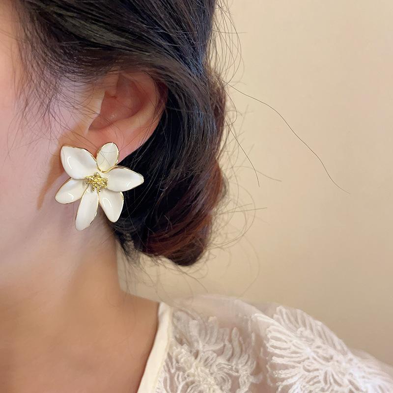 White Color Flower Big Petals Stud Earrings for Women Bohemian Alloy Statement Punk Simple Jewelry