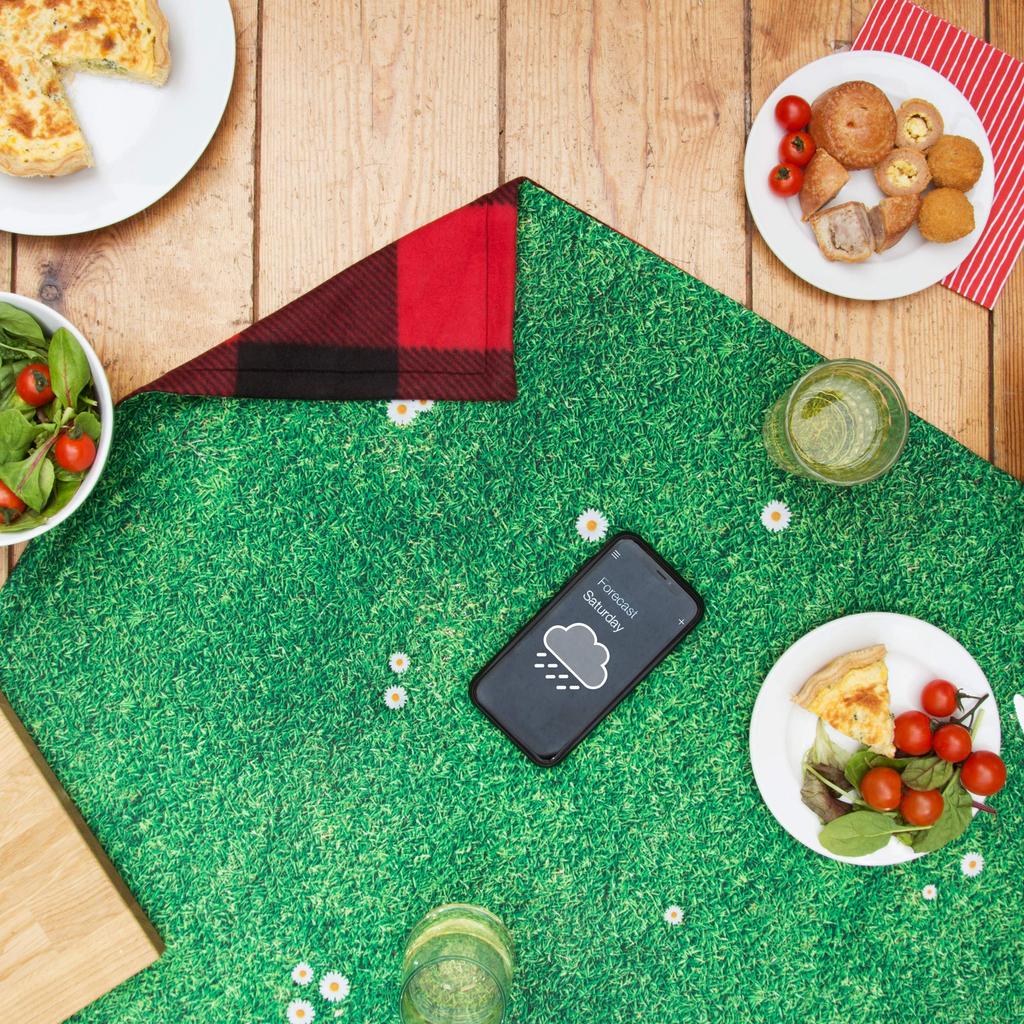 Suck UK Indoor Picnic Blanket Floor Mat Fleece Tartan Blanket Machine Washable Compact Picnic Rug Indoor Mat Lightweight Blanket Reversible