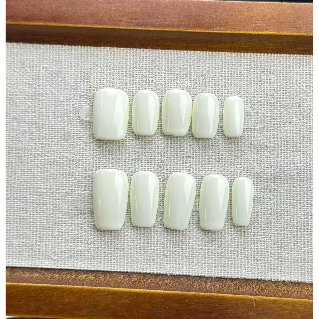 Handmade Press On Nails Glossy Solid Cream White Phototherapy Fake Nail Patch Artificial Nail Reusable