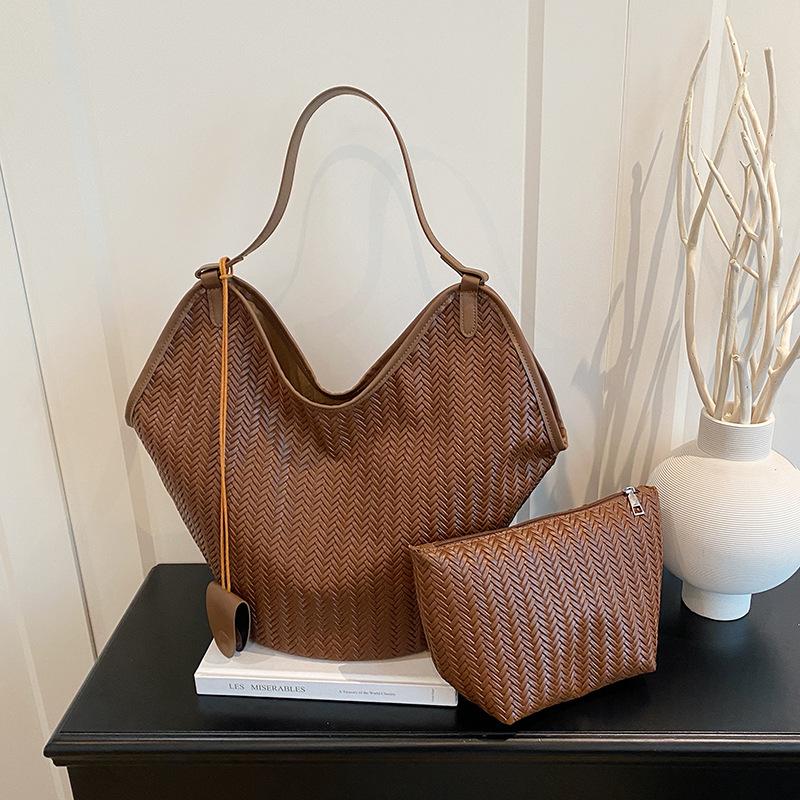 New woven tote bag women's fashion personalized commuting retro underarm bag large capacity shoulder bag