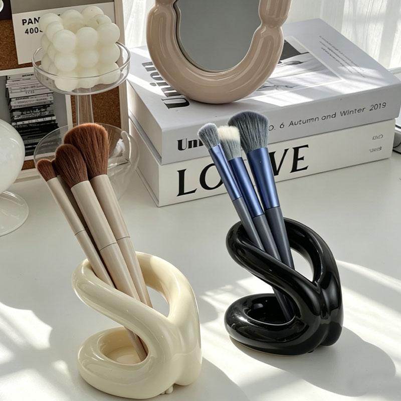 Knot Ceramic Makeup Brush Holder Modern Abstract S-Shape Cosmetic Organizer Decorative Vanity Cup for Brushes Lipsticks & Beauty Tools