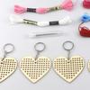 Kit fai da te per portachiavi con ciondolo a forma di cuore in legno con ricamo a punto croce, 5 pezzi