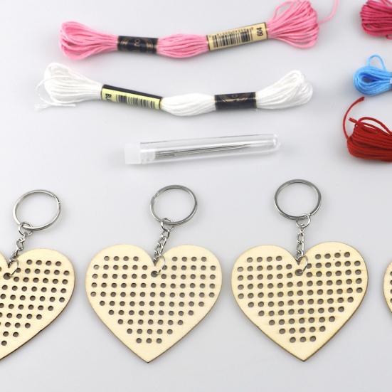 Kit fai da te per portachiavi con ciondolo a forma di cuore in legno con ricamo a punto croce, 5 pezzi