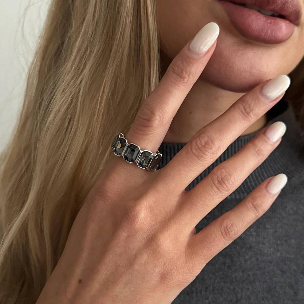 Salircon 2026 New Trendy Square Grey Crystal Ring Women Minimalist Silver Color Geometric Finger Ring Acrylic Daily Wear Jewelry