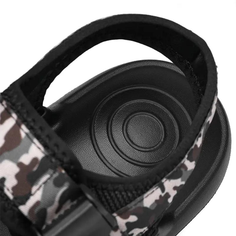 Summer Men Sandals Casual Slippers Waterproof Oilproof Nurse Chef Shoes Breathable Lightweight Garden Sandals Beach Aqua Shoes