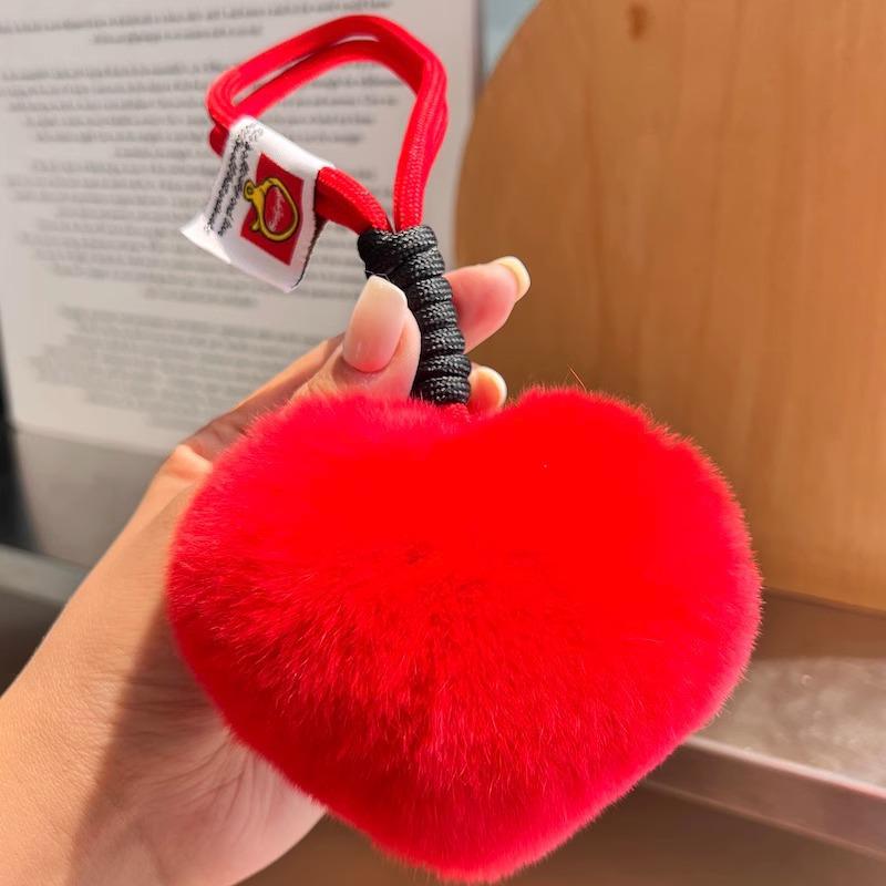 Uroczy brelok/zawieszka w kształcie serca z futra królika rasy rex - pluszowa zawieszka do torby w kształcie serca