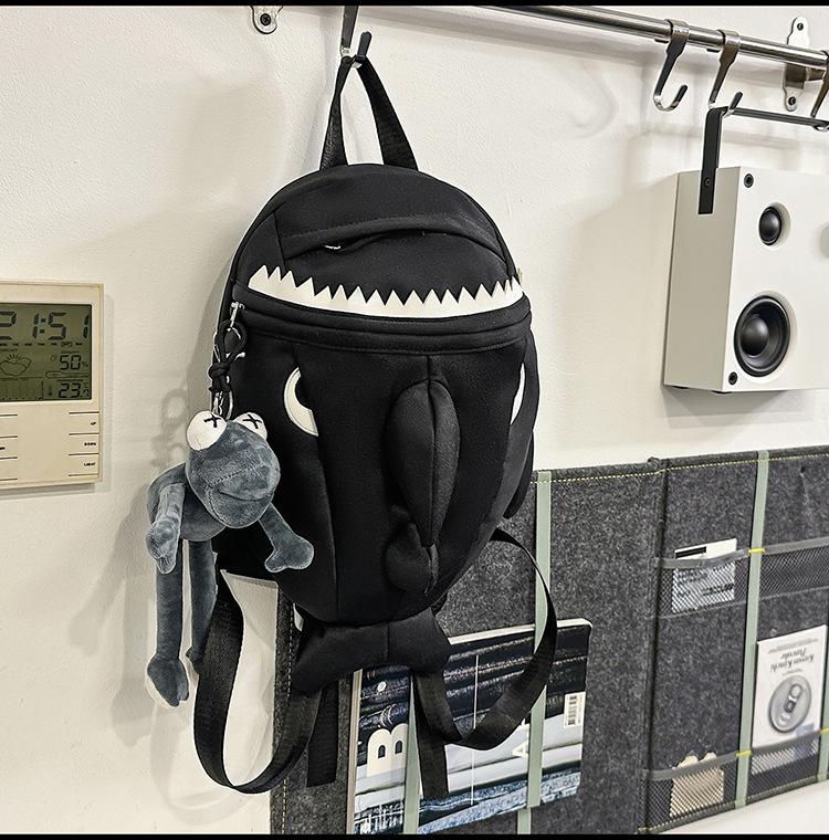 Cartable nouveau requin créature monstre créative sac à dos hommes et femmes dessin animé mignon sac à dos personnalité drôle étudiant célébrité Internet tendance sac d'école