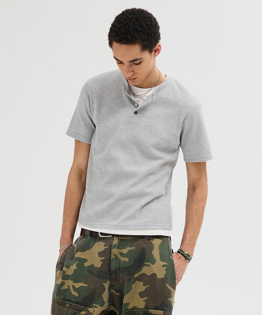 LEIRE Waffle Henley Neck Semi-Crop T-Shirt [Gray]