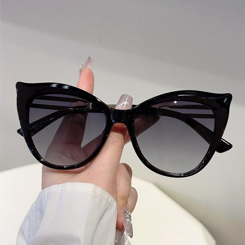 

Non-polarized Vintage Collide Color Cat Eye Mirror Leg Hollow-out Sunglasses Men Women Fashion Gradient Metal PC Frame Eyeglasses