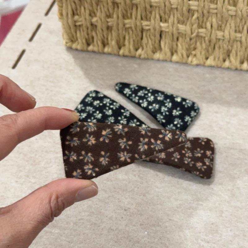 Floral Black Handmade Hair Clip: Forest Style, Cute Retro Triangle BB for Girls коричневый/цветочный