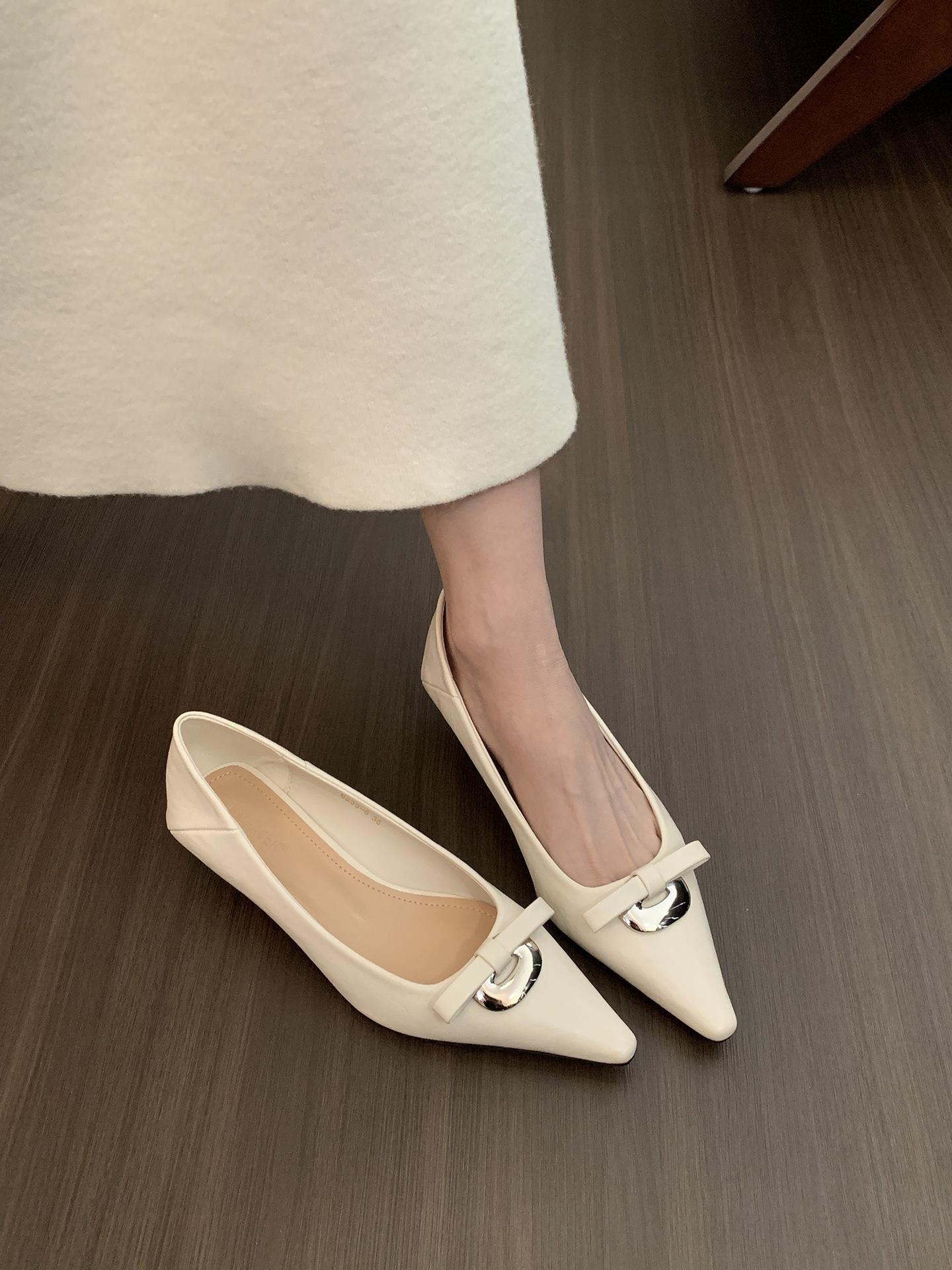 

French pointed metal buckle bow high heels spring 2025 new fairy style temperament thin heel shallow mouth single shoes 39