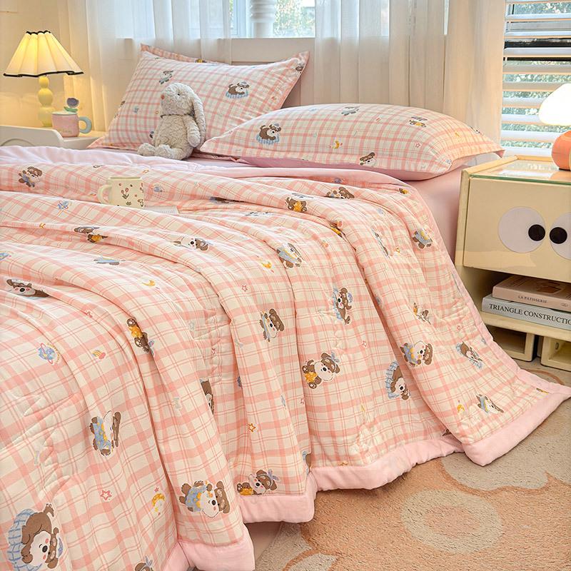 

Xinjiang Cotton Cartoon Print Summer Quilt - Breathable, Machine Washable, Ideal for Dorm & AC Use 60x80 cm (random pattern, no specified pattern)