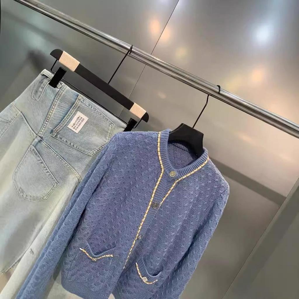 Elegant European Wool Knit Cardigan - Women's Short Round Neck Sweater with Metal Chain (Autumn/Winter)