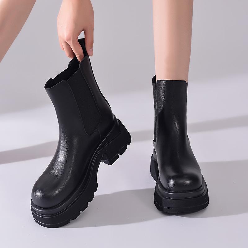 2025 Women's Black Chelsea Martin Boots: Chunky Heel, Round Toe, Platform Design