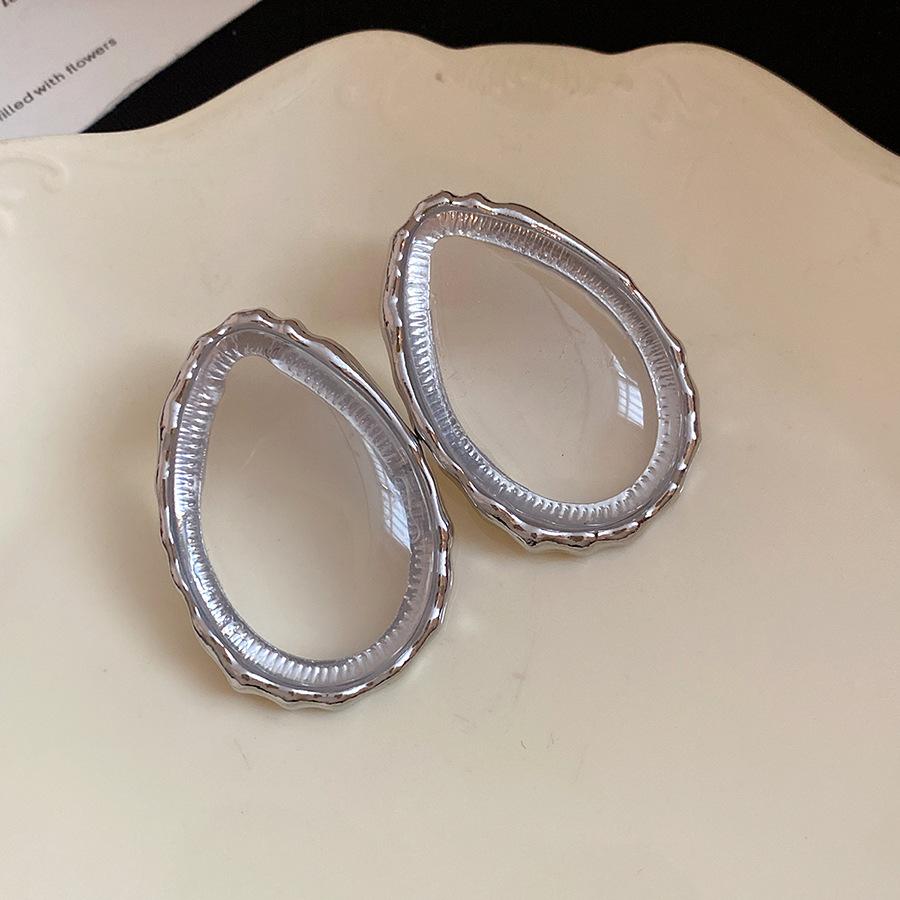 

Silver needle resin water drop fashionable simple stud earrings retro personalized design earrings light luxury high-end earrings