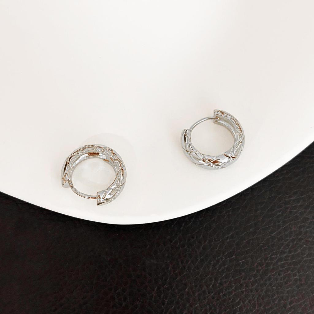 18K Gold Plated Korean Geometric Ear Cuffs - Plaid Earrings for a Fashionable, Sophisticated Look.