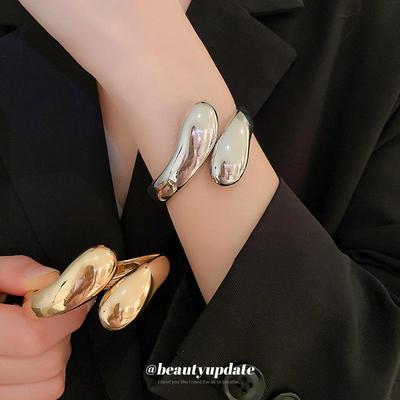 Verstellbarer Metallarmreif: Elegantes europäisch-amerikanisches Armband im Cold Style für Damen