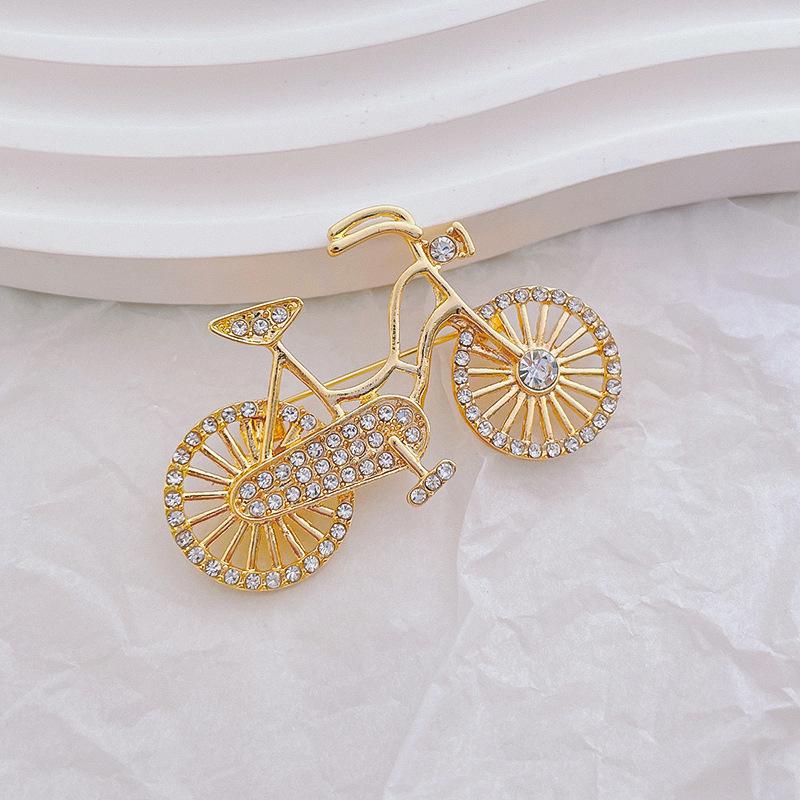 

Shining Bicycle Brooches For Women Unisex Beautiful Taking Flowers Bike Brooch Pins Luxury Badge Men Clothing Accessories Gifts золотий