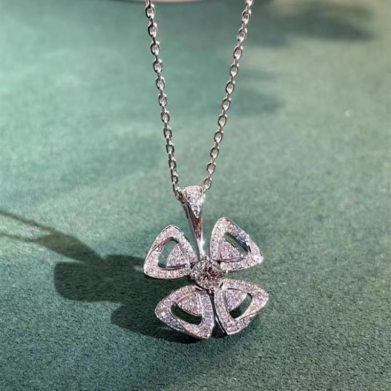 Windmill Eternal Flower Pendant Necklace - Elegant Four-Leaf Clover Clavicle Chain for Women, Light Luxury & Full Diamond Elegance