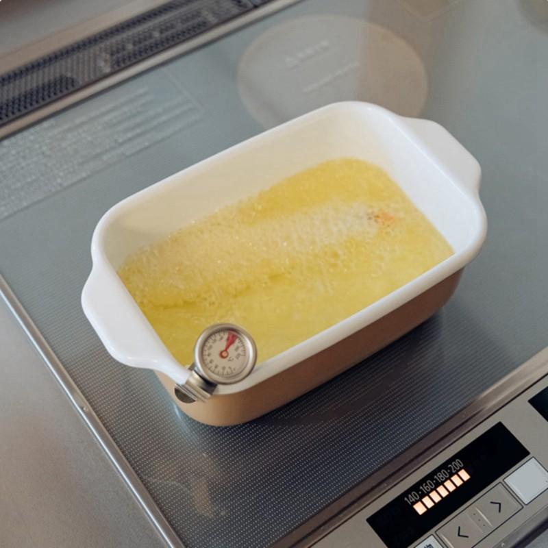 A03F-Enamel Deep Fryer With Filter Rack And Thermometer- Korean Style, 1.1L To 2L Capacity, IH Stove Compatible, Random Color