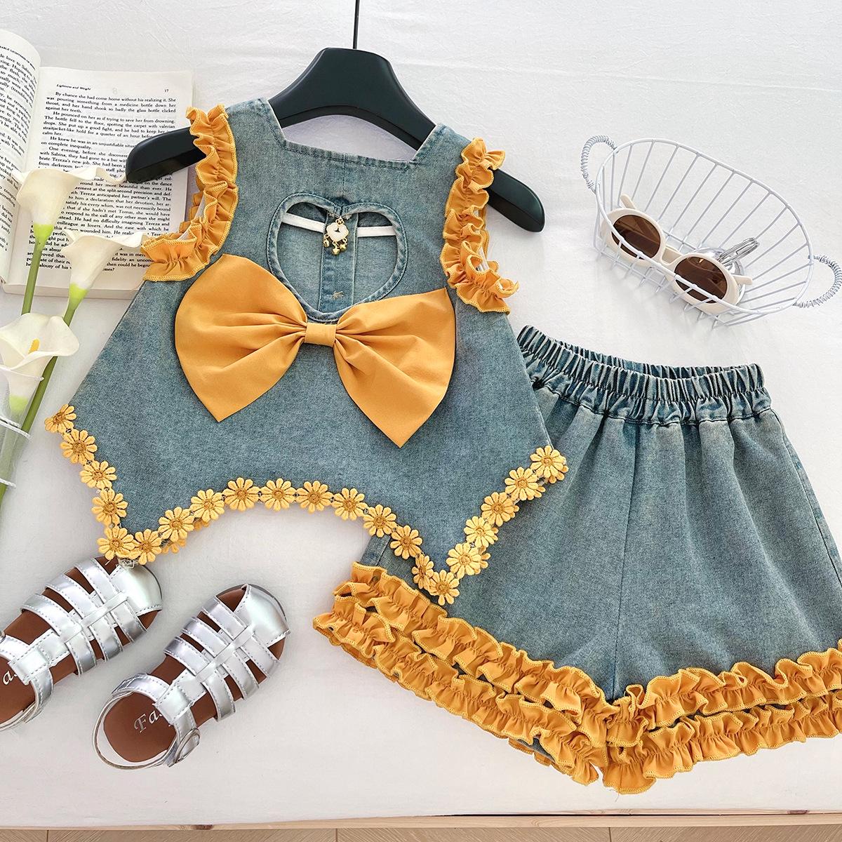 

Модный летний джинсовый костюм-двойка для девочек 2025: Топ без спинки с бантом и шорты без рукавов 110 cm