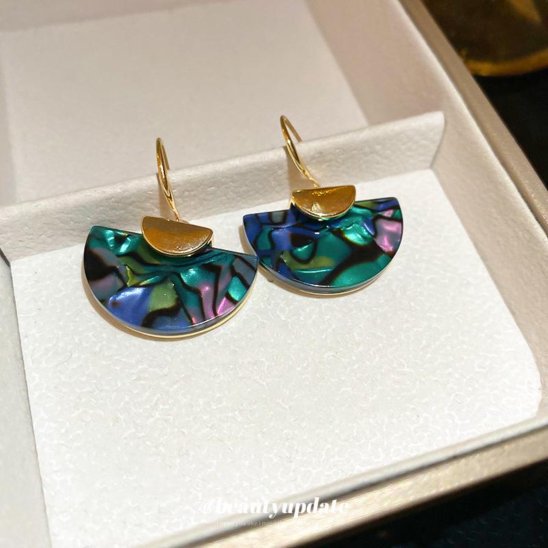 Abalone Shell Fan Earrings - Light Luxury European & American Versatile Dangle for Women, Retro Fashion Temperament Jewelry.