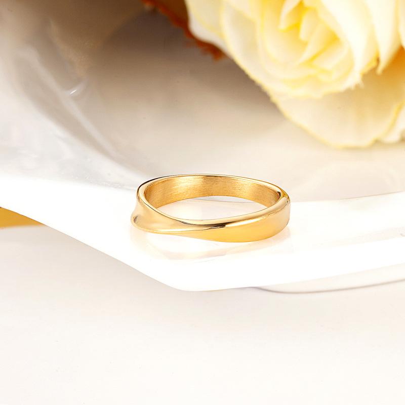

Titanium Steel Möbius Women s Ring with Niche Design - Simple INS Style 14k Size 9